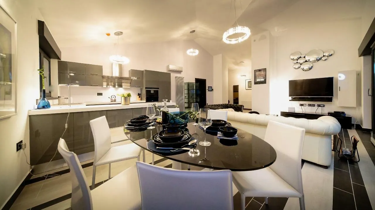Pietas Julia Penthouse Apartment Pula