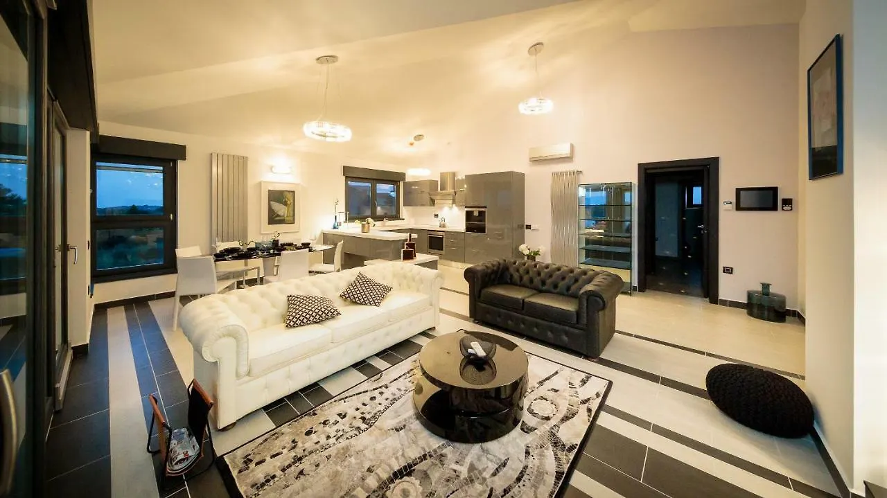 Pietas Julia Penthouse Apartment Pula